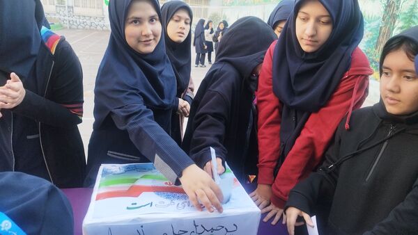 انتخابات شورای دانش آموزی دبیرستان شاهد تکتم ناحیه۳