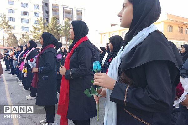 به صدا درآمدن زنگ سلامت در دبیرستان شاهد مرضیه جشن گرفتن حال خوب دانش آموزان 