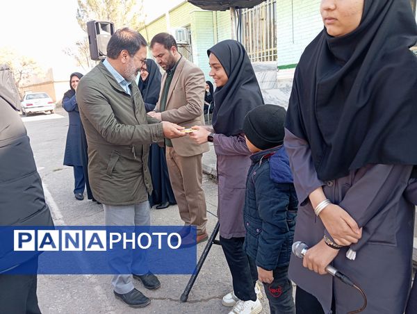 بزرگداشت هفته بسیج در دبیرستان حاج تقی نجفی نیشابور 