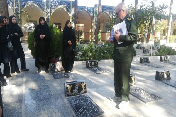 حضورپیشتازان دبیرستان شهید مجید دهنوی درگلزار شهدای بهشت فضل نیشابور