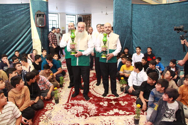 حضور خادمان رضوی در اعتکاف دانش‌آموزی فهرج