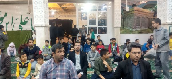 حضور دانش‌آموزان دبستان پسرانه فضیلت در نمایش آیینی یاس نبوی