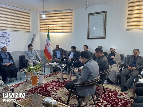 دیدار فرهنگیان با امام جمعه و فرماندار