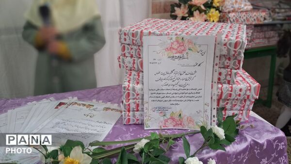 آیین سپاس معلم در مدرسه تمام تشکیلاتی سمیه منطقه مهربان 