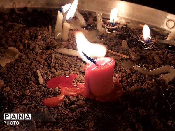 شمع ها هم‌نوا با خیمه‌ها در شامِ غریبان