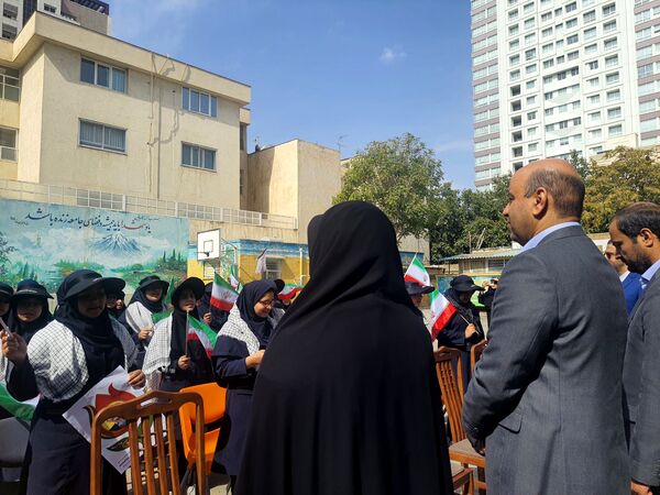مراسم باشکوه زنگ ایثار و مقاومت در مدرسه شاهد تکتم ناحیه ۳