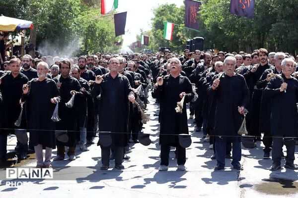 آیین زنجیرزنی هشتم محرم در ابرکوه