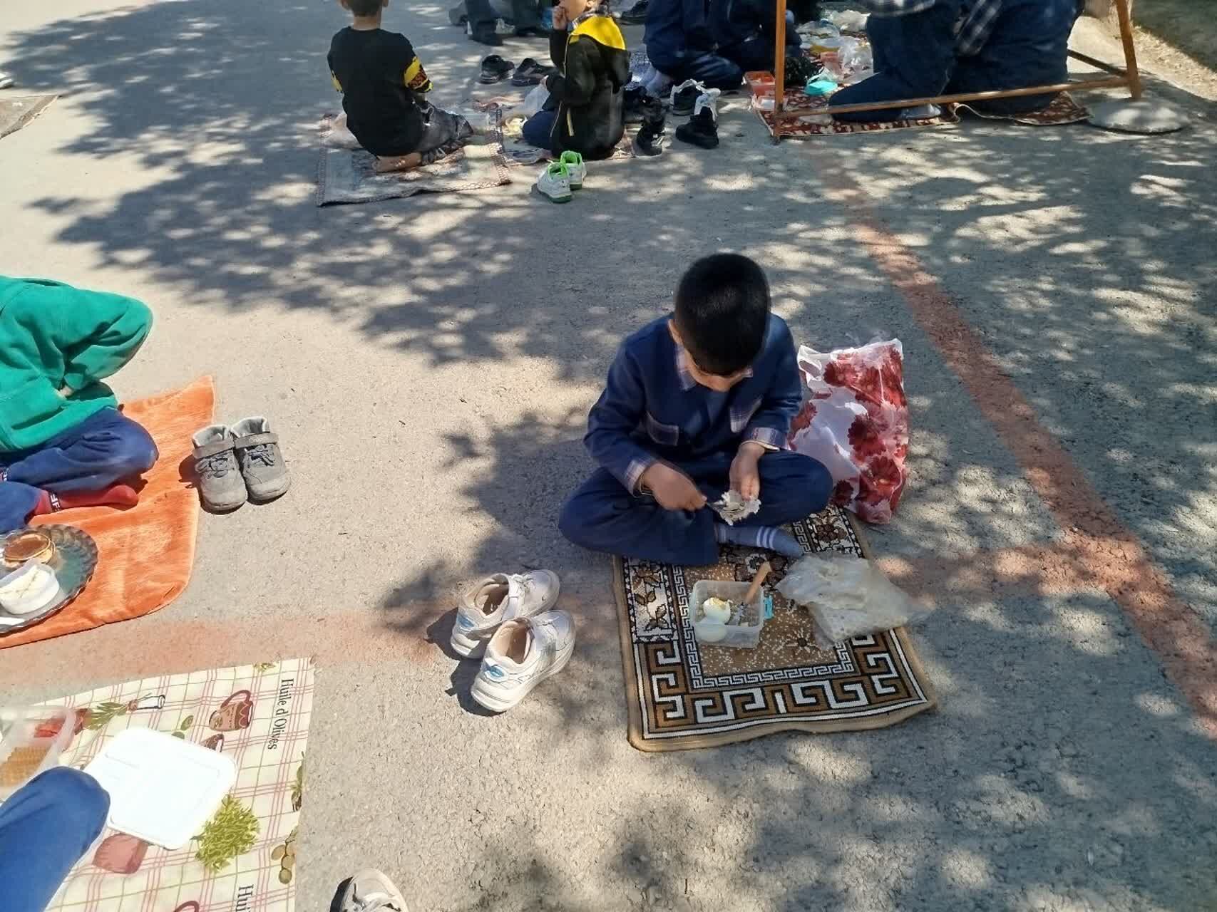 صبحانه سلامت در مدرسه پسرانه مبین شیروان