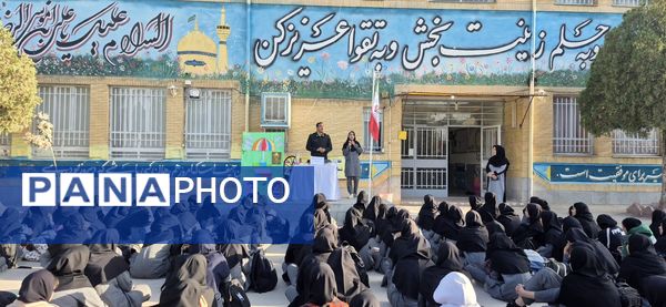 گرامیداشت هفته پدافند غیرعامل در مدرسه زنده جانی شهرستان کاشمر 