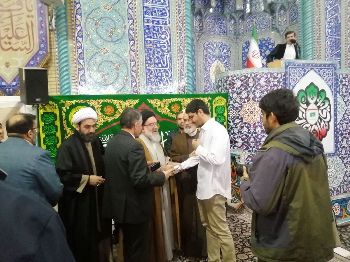 تقدیر از دانش‌آموز قمی نفر اول مسابقات بین‌المللی قرآن کریم دانش‌آموزان