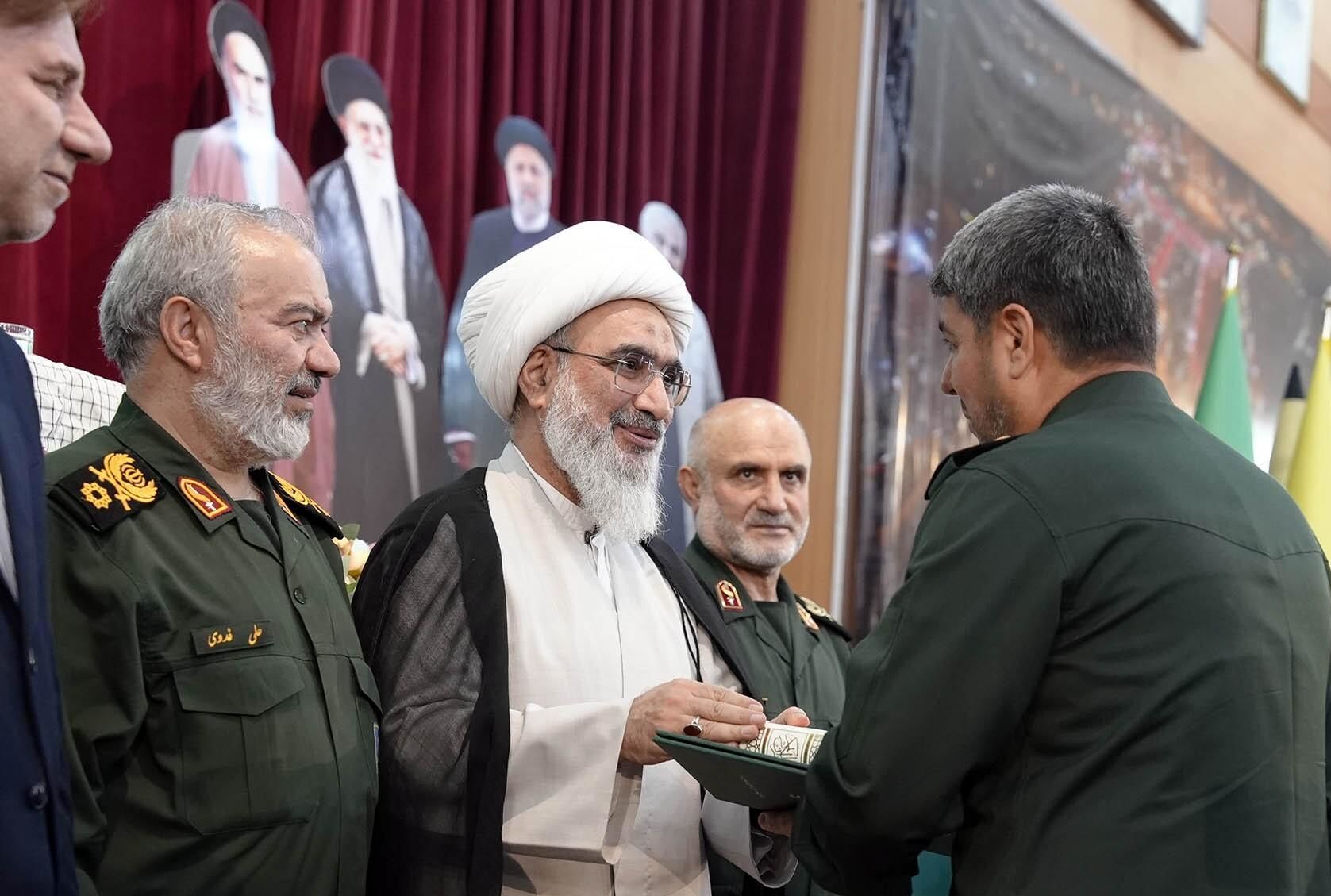 آیین تکریم و معارفه فرمانده سپاه استان بوشهر برگزار شد 