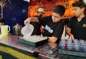 حال و هوای کودکان و نوجوانان در پیاده‌روی اربعین/ فیلم 