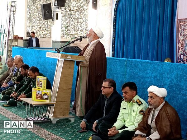 تهیه و توزیع لوازم تحریر بین جامعه هدف در کاشمر