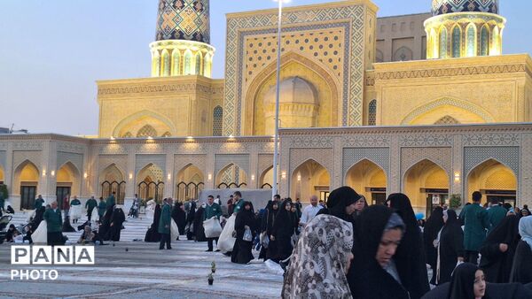 «سفره پدری» در حرم امام رضا (ع) پهن شد