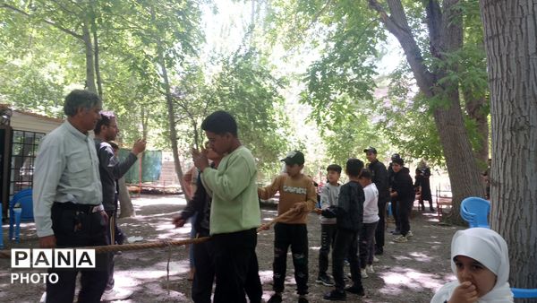 پیادروی خانوادگی در روستای مارکده سامان