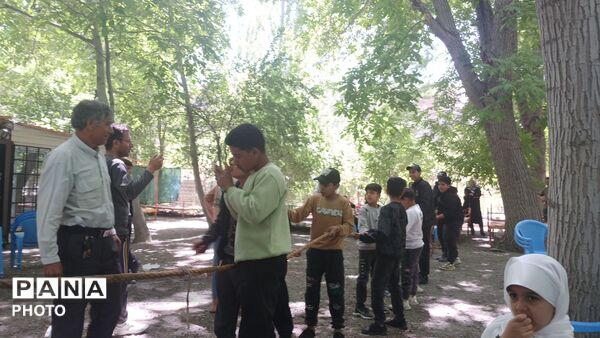 پیادروی خانوادگی در روستای مارکده سامان