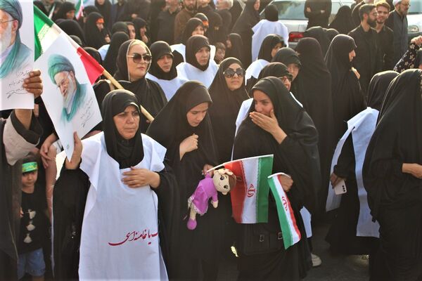 حماسه حضور نوجوانان کفن‌پوش قمی در راهپیمایی «عهد خون»