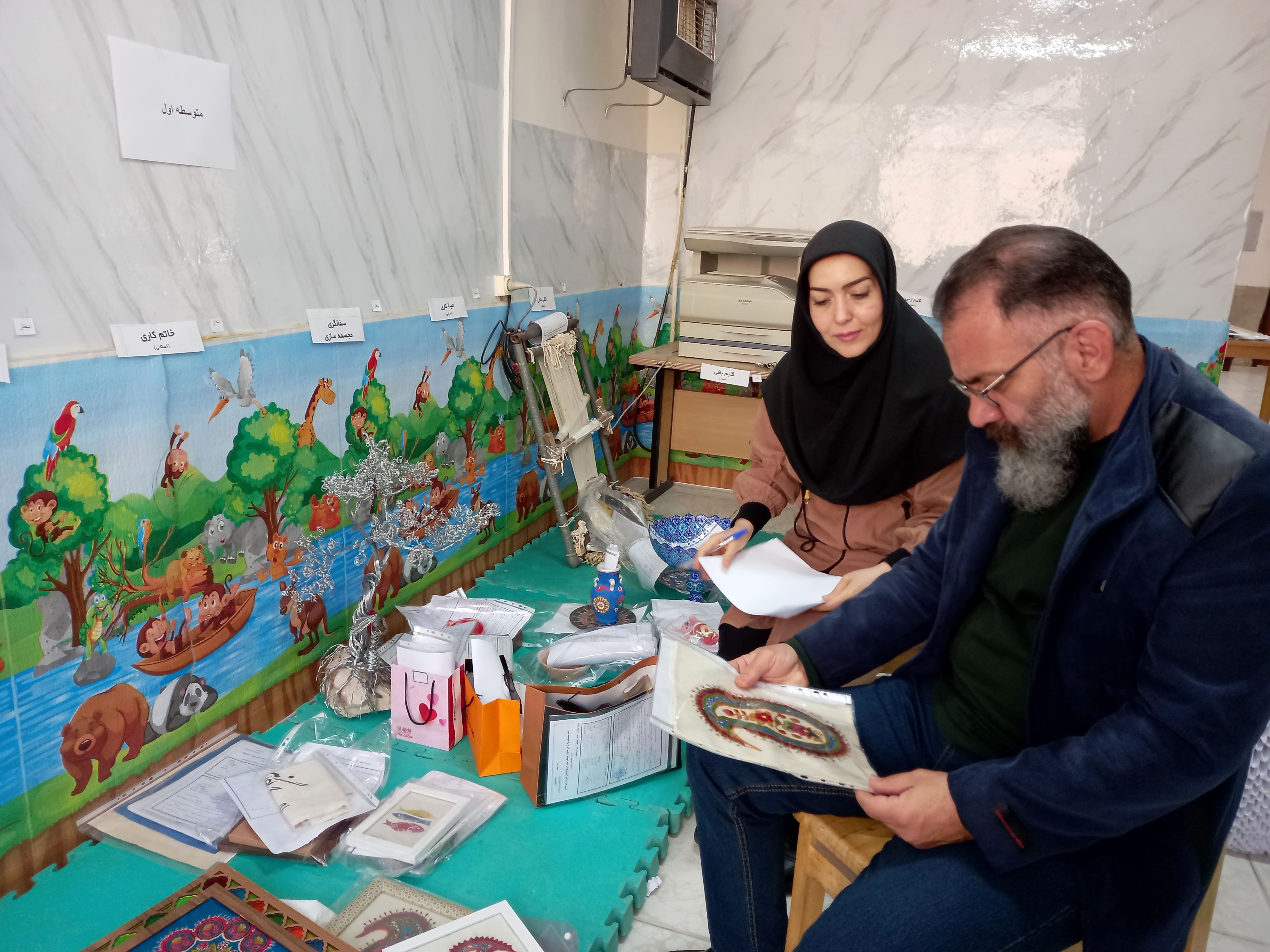 داوری آثار هنری مسابقات فرهنگی هنری آموزش و پرورش ناحیه ۳ 