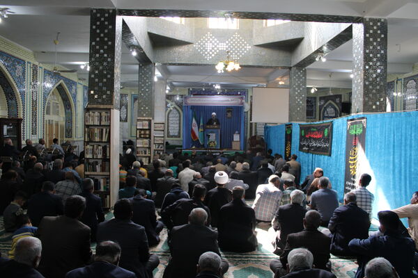 مدیرکل آموزش و پرورش استان در نماز جمعه شهربن
