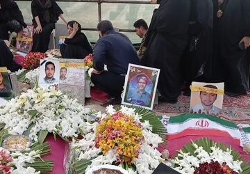 مراسم بزرگداشت شهدای وطن در گلستان شهدای اصفهان برگزار شد 