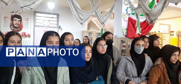نمایشگاه انقلاب در مدرسه حضرت خدیجه(س) شیروان 