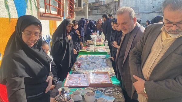 جشن باشکوه انقلاب و ایرانمون