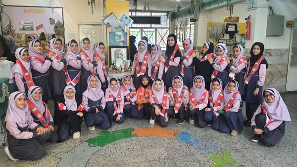 مراسم روز بزرگداشت شهدا در دبستان دخترانه شاهد تحقیقی ناحیه ۶