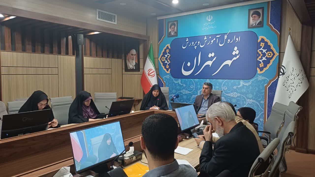 تقدیر از دانش‌آموزخبرنگاران، نمایندگان مجلس و مجامع دانش‌آموزی در نشست گفت‌وگوی بین‌نسلی تهران