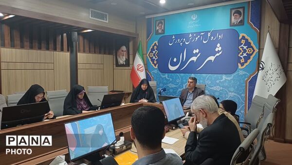 تقدیر از دانش‌آموزخبرنگاران، نمایندگان مجلس و مجامع دانش‌آموزی در نشست گفت‌وگوی بین‌نسلی تهران