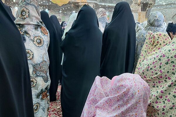 حضور دانش‌آموزان و فرهنگیان ناحیه دو شهرری در نماز جمعه 