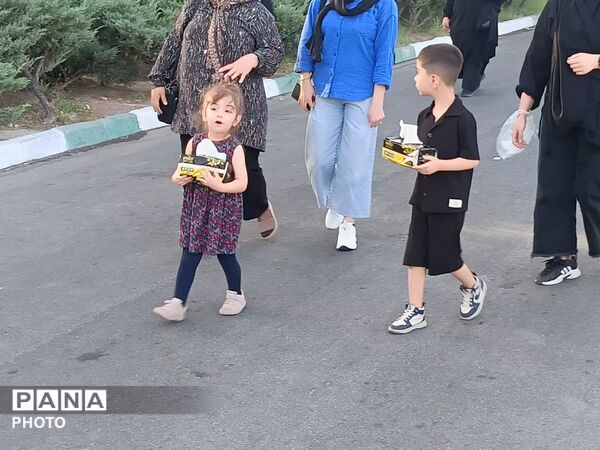 مشقِ عشق با پاهای کوچک روایت زائران خردسال کاشمر