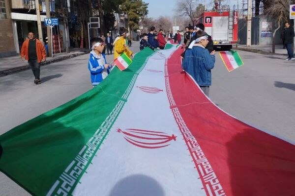 حضور با شکوه مردم زرقان در راهپیمایی 22 بهمن ماه