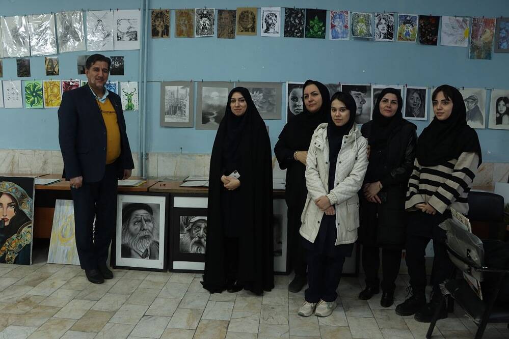 افتتاح نمایشگاه مدرسه انقلاب در هنرستان فنی حرفه‌ای‌کارآفرین شهرستان پیشوا