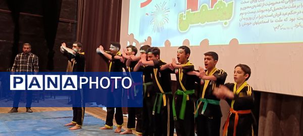 جشن یوم الله 22 بهمن در فرهنگسرای سیمرغ نیشابور