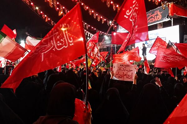 وداع باشکوه فرهنگیان، دانش‌آموزان و مردم منطقه ۱۷ با رهبر شهید ایران