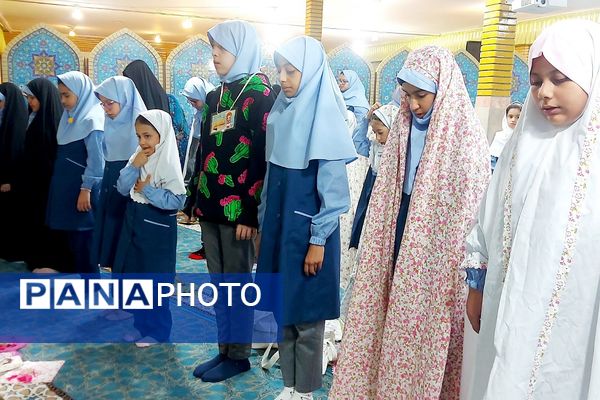 اقامه نماز جماعت در دبستان دخترانه حکمت شهرری