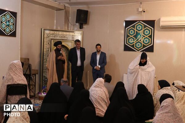 اقامه نخستین نماز مهرماه در هنرستان آل‌یاسین