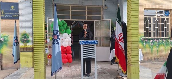 آیین بازگشایی مدارس و استقبال از دانش آموزان در دبیرستان فرزانگان دوره ی اول