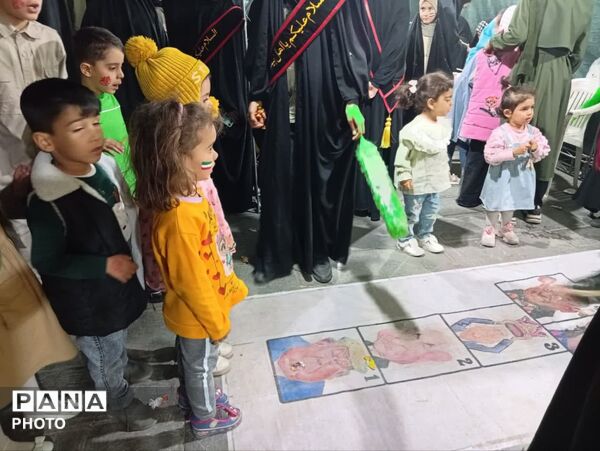 گردهمایی دبستانی های یزدی در گرامی‌داشت یاد دانش آموز شهید تیارا صادقی