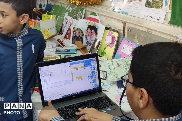 نمایشگاه دست سازه‌های دانش آموزی در دبستان پانزده خرداد ناحیه دو شهرری 