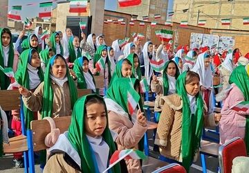 جشن انقلاب در دبستان هیات امنایی خواهران صدیقی شهرستان ملارد