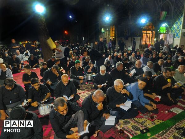 مراسم عزاداری در شب عاشورای حسینی
