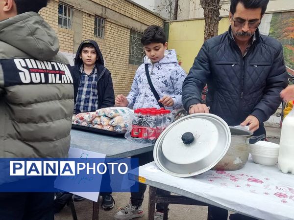 برپایی بازارچه دانش‌آموزی به‌مناسبت عید مبعث 