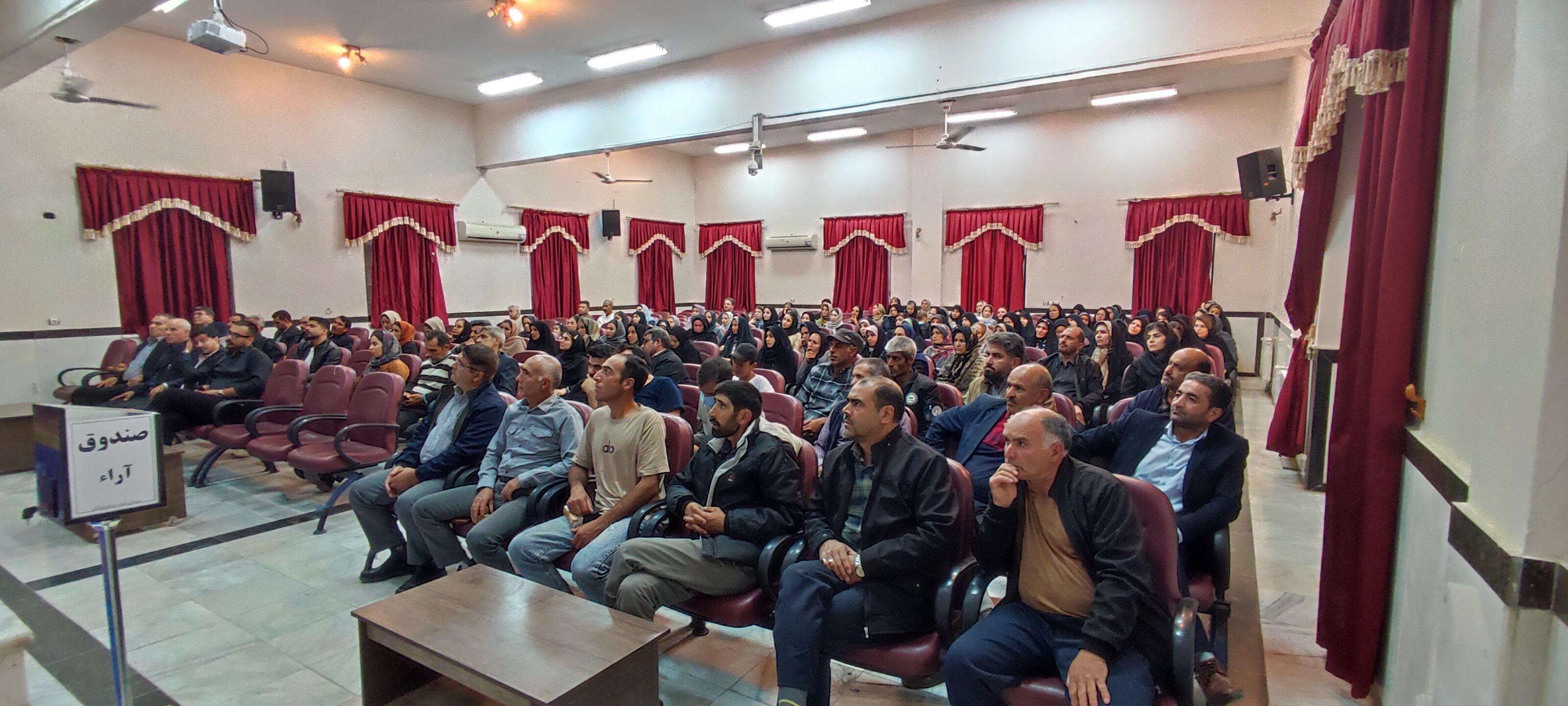 انتخابات انجمن و اولیا و مربیان مدرسه نمونه دولتی فرزانگان شهرستان شیروان 