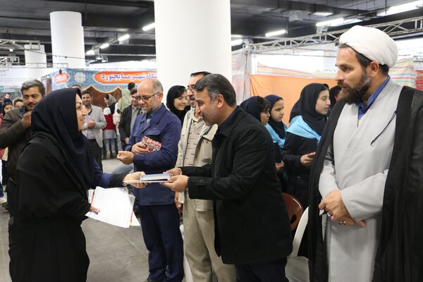 بازدید مدیرکل آموزش و پرورش خراسان شمالی از نمایشگاه هفته کتاب و کتابخوانی