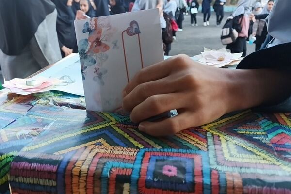  جشن عاطفه ها در دبیرستان های هدی و مشکات