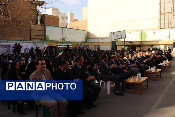 در دل این زمستان سخت و از پس سال‌ها، همچنان عطر آزادی به مشام می‌رسد