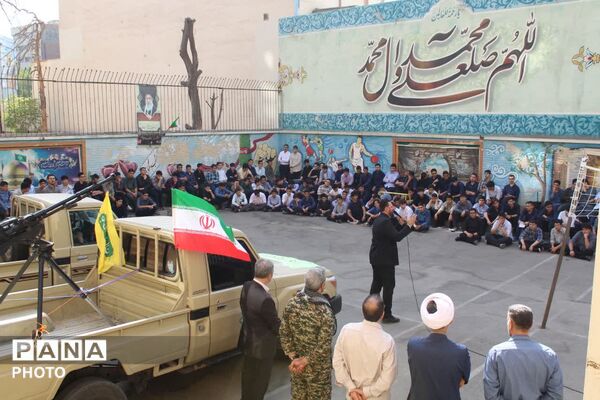 کاروان نمادین دفاع مقدس در منطقه ۶ تهران
