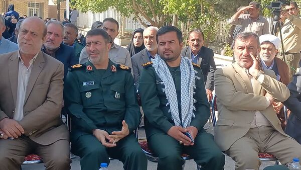 نواختن زنگ استانی مهر، ایثار و مقاومت در مدرسه نمونه دولتی ۹ دی به مناسبت آغاز سال تحصیلی و هفته دفاع مقدس