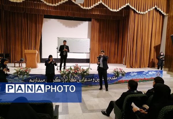 نشست کارشناسان سازمان دانش‌آموزی و دانش‌آموز خبرنگاران در سازمان دانش‌آموزی استان چهارمحال‌وبختیاری